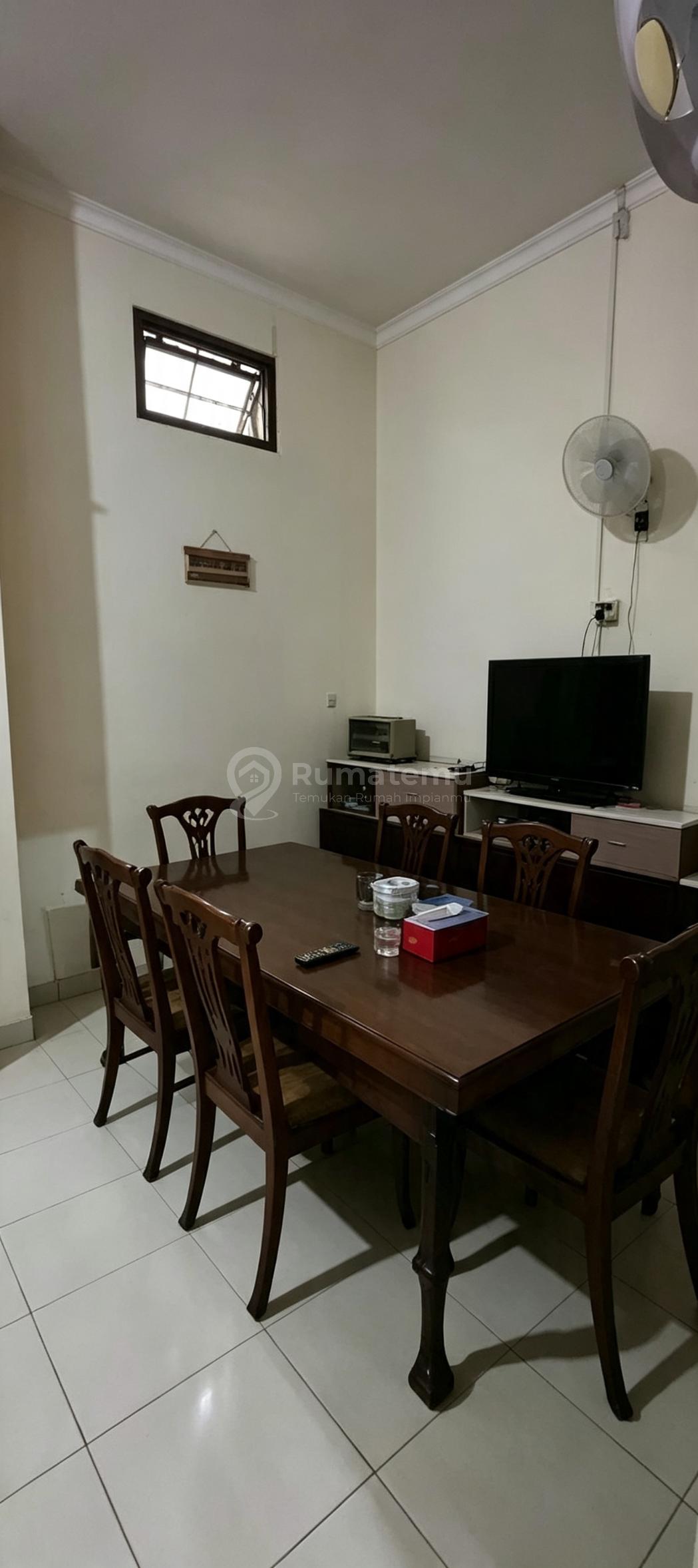 Rumah Pinggir Jalan Utama Alur Laut Cocok untuk Usaha
