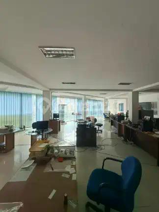 Bangunan Komersil Ex Showroom Mobil di Gunung Sahari