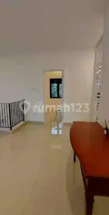 Rumah Classic Design Menarik Furnish Menarik Strategis