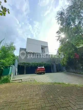 Rumah Baru 3 Lantai Design Istimewa Strategis