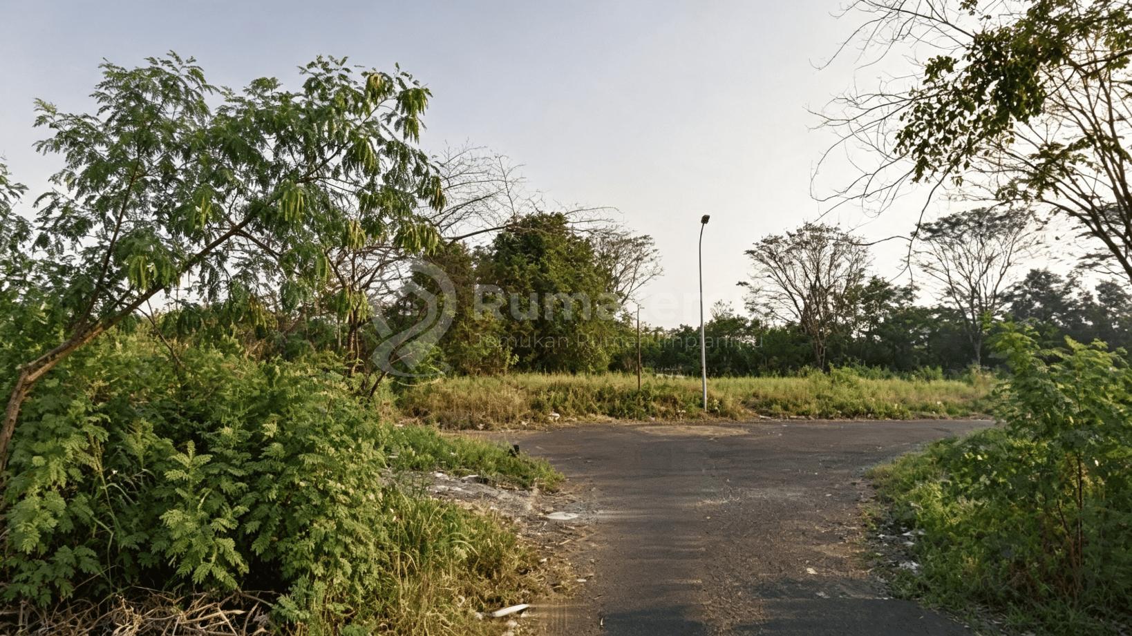 Dijual tanah 3 kavling premium Cocok untuk rumah mewah di tengah tengah lapangan golf di Cipete, Pinang, Tangerang