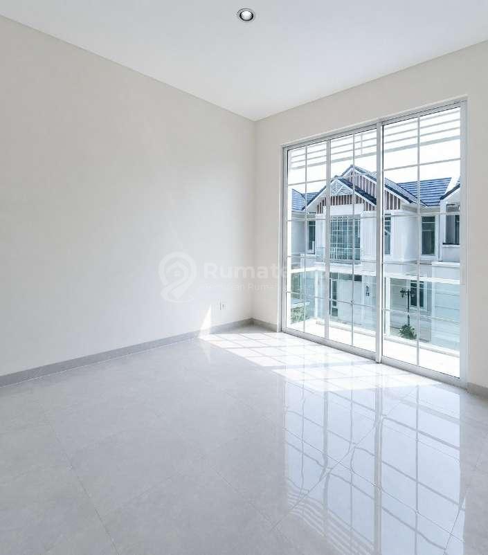 Rumah Baru Bagus dan di Hoek Di Lavon Swan City Tangerang