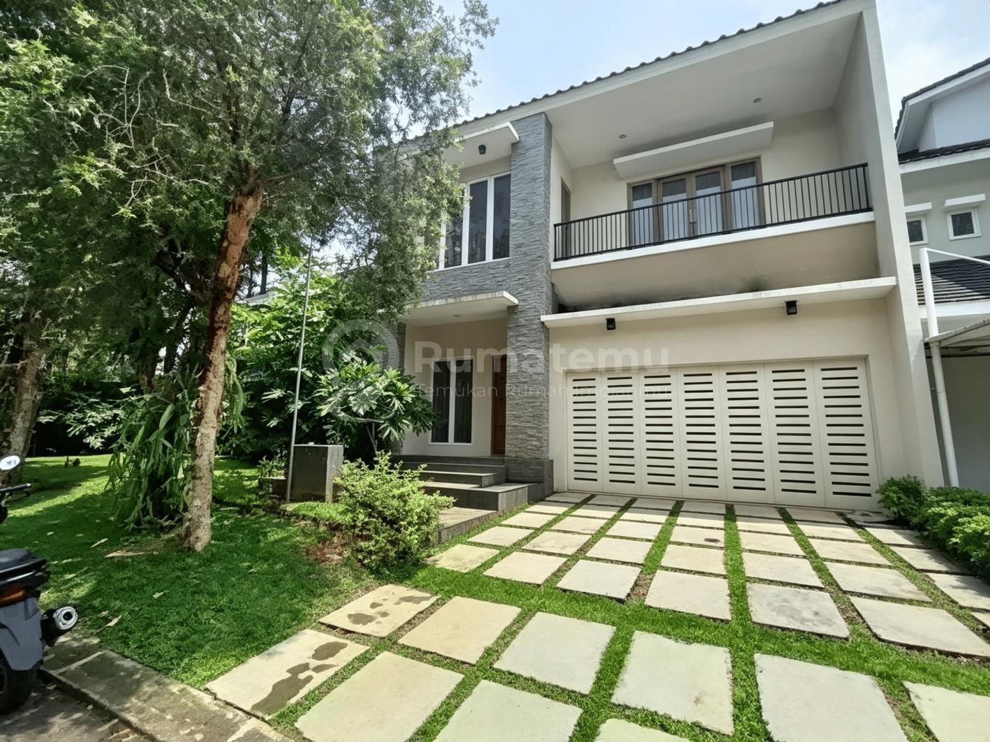 Rumah 2 Lantai Semi Furnished Siap Huni The Green Bsd