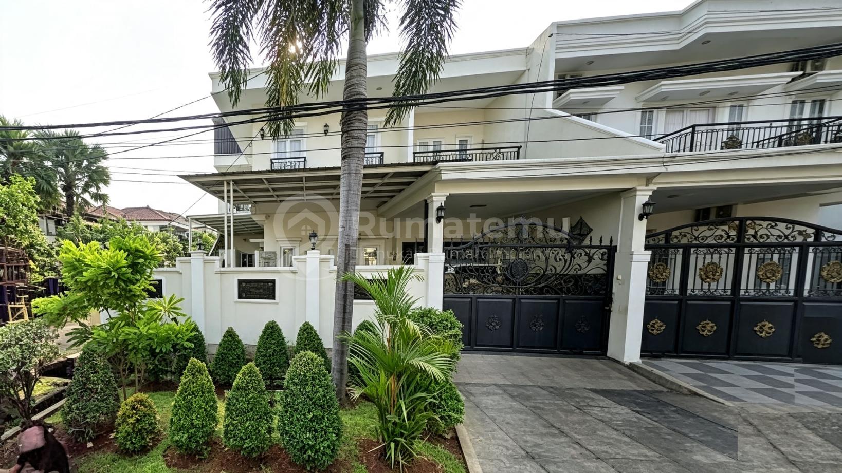 Dijual rumah baru komplek hook klasik minimalis Keramik Roman di Joglo