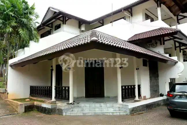 Dijual Rumah dengan Kolam Renang Cipete Selatan Cilandak Jakarta Selatan
