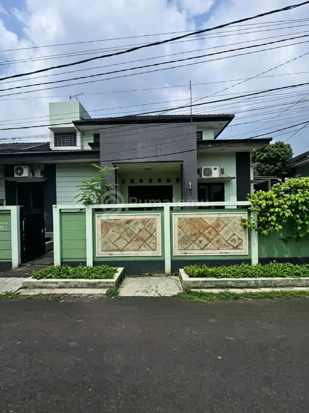 Rumah Bagus Siap Huni Dalam Komplek di Pondok Kelapa