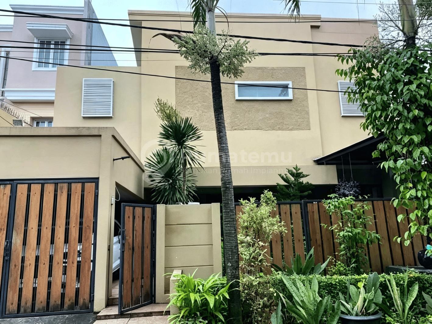 Rumah Ada Kolam Renang Di Bintaro Sektor 3a Tangerang Selatan