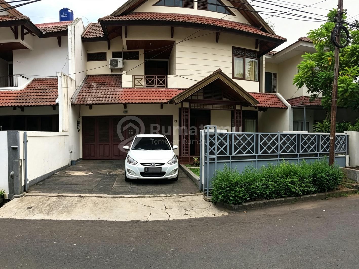 Dijual rumah lama Unfurnish Sirkulasi cahaya dan udara bagus di daerah Pejaten, Ragunan, Pasar Minggu