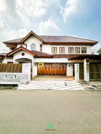 Rumah Mewah Furnished Kolam Renang di Rawamangun Jakarta Timur