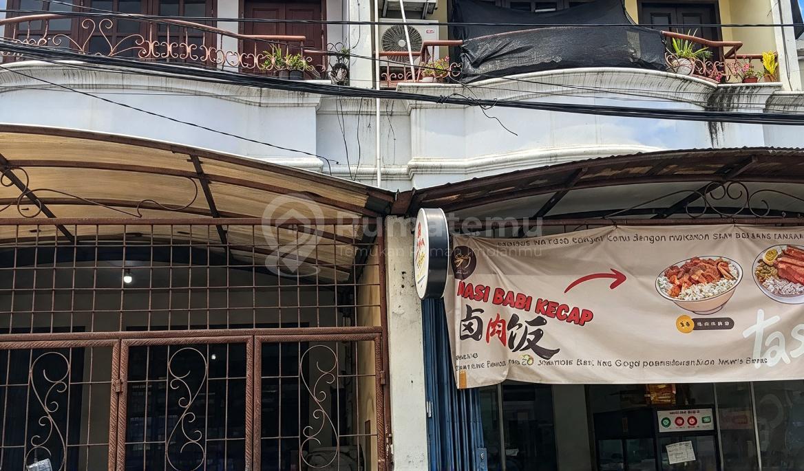 Jelambar Barat 1, ( Jalan Tembus ke Taman Duta Mas ), Jakarta Barat..Disewakan Ruko Gandeng 2, Notes: Tidak Mau: Bengkel/Catering/Konveksi, IPL Kalau Tidak Salah Tidak Sampai 100Rb, PLN 3500W, Air Pam.-Vr4.0726 | Rumah123