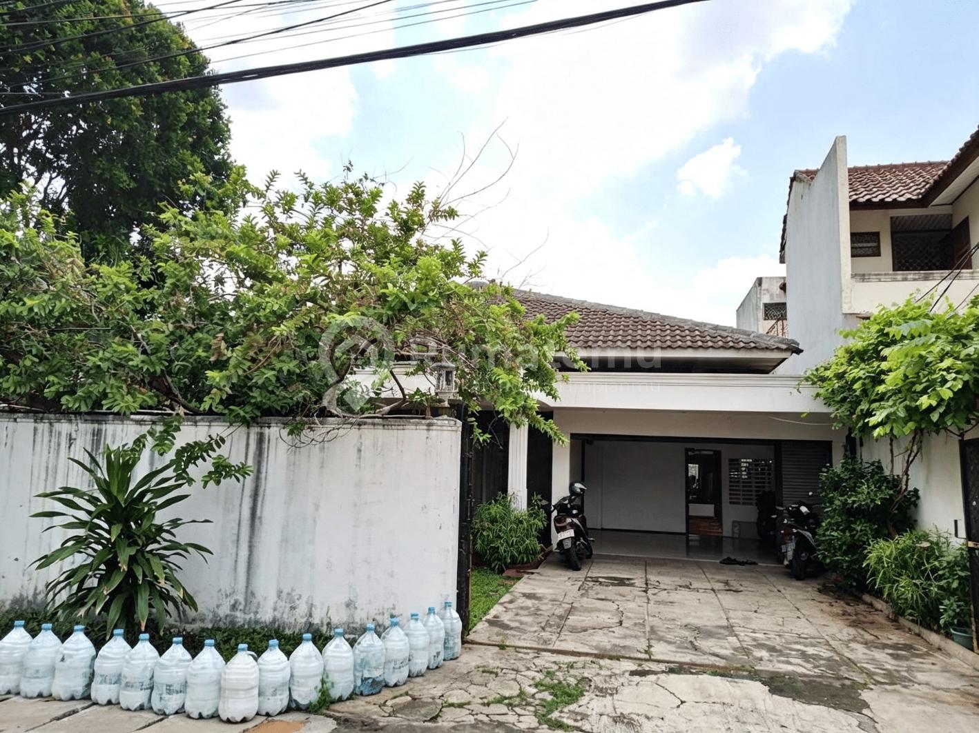 Disewakan rumah ada swimming pool Akses jalan 2 mobil Hadap Utara bisa untuk kantor di Bangka