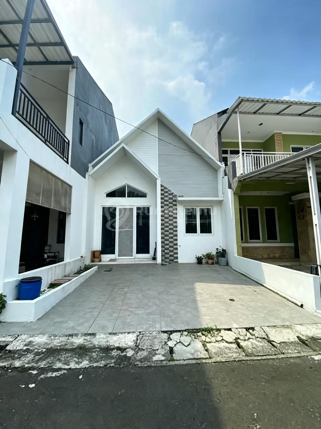 Dijual Rumah Taman Parahyangan Lippo Karawaci Barat SHM 1M Nego