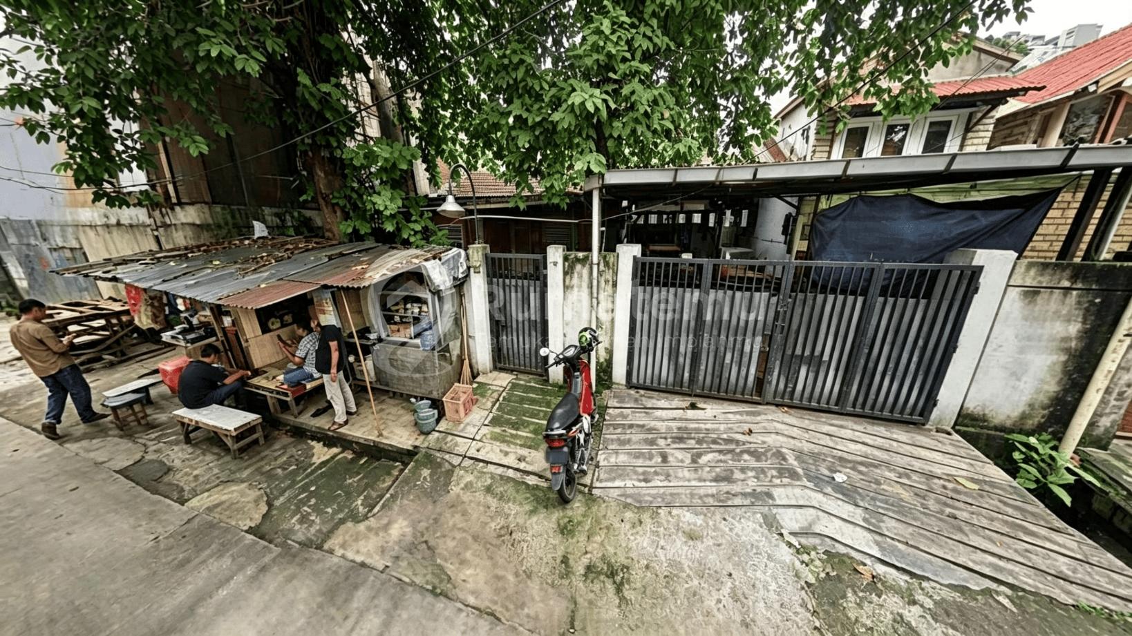 Dijual rumah kost Hadap Timur Carport 5 city car di daerah elit Kebayoran baru, Gunung, Jakarta