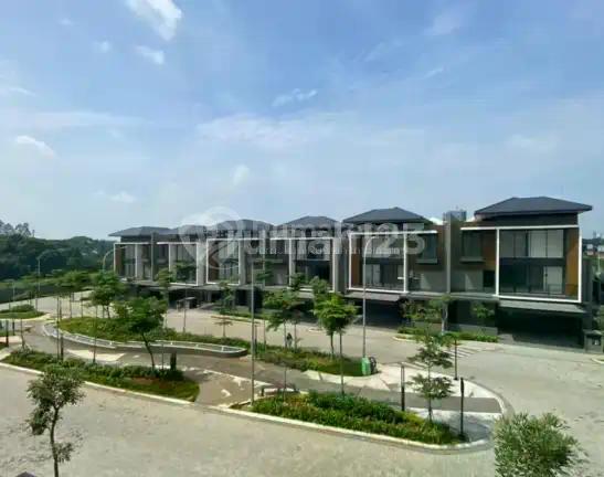 Layton, Navapark, BSD, Rumah Mewah Depan Taman. Botanical Park