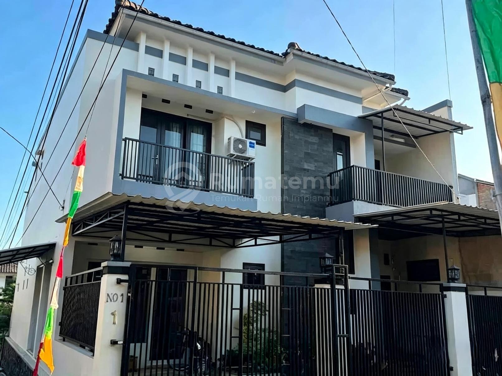 Rumah Depan Taman dan Mesjid Puro Cibeureum kota Sukabumi Dekat Dengan Puri Cibeureum