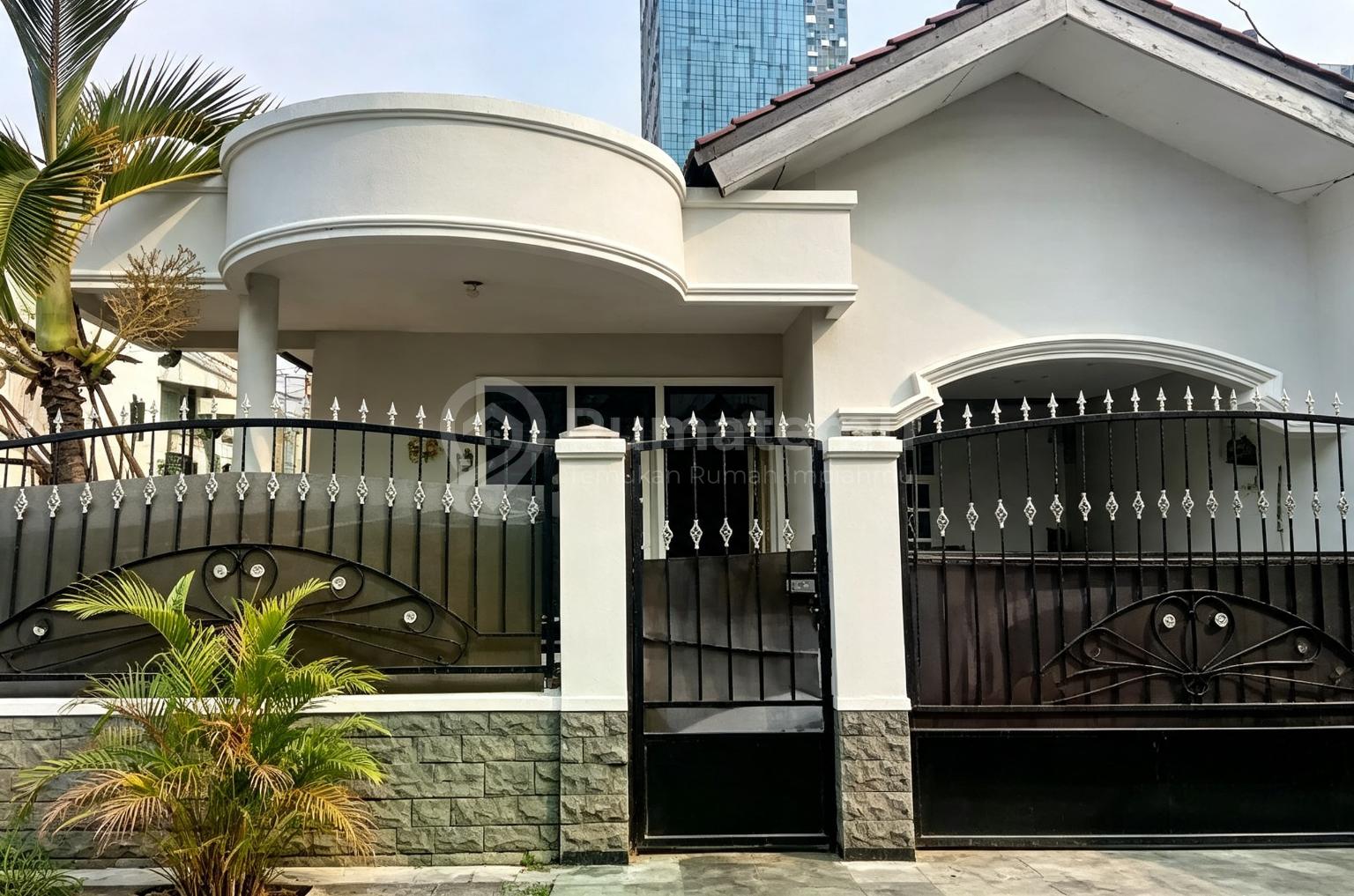 Dijual Rumah 2 Lantai Lokasi Strategis Menteng Atas, Jakarta Se