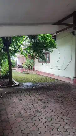 Jual Cepat! Rumah dan Kos Hanya 5 Menit ke Stasiun dan Gerbang To