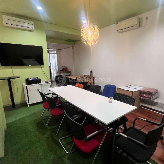 Dijual gedung komersil 3 lantai 