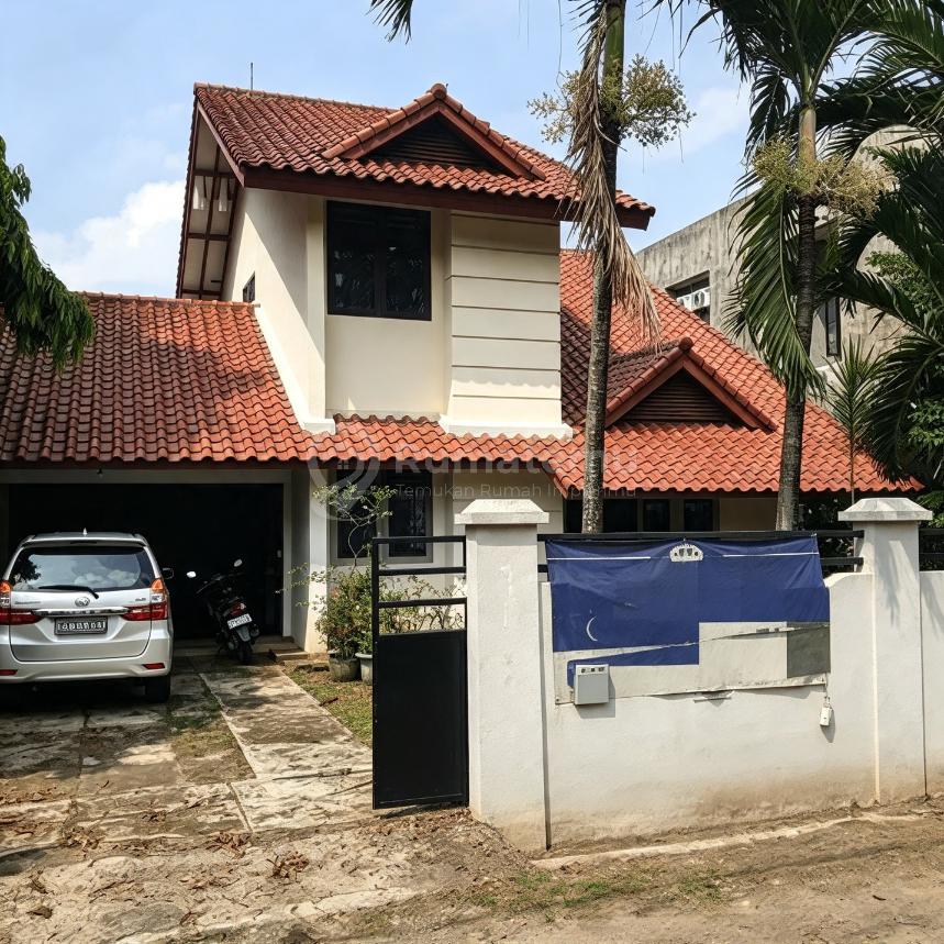 Dijual Rumah + Swimming Pool Lokasi Strategis Harga Menarik di Pondok Aren