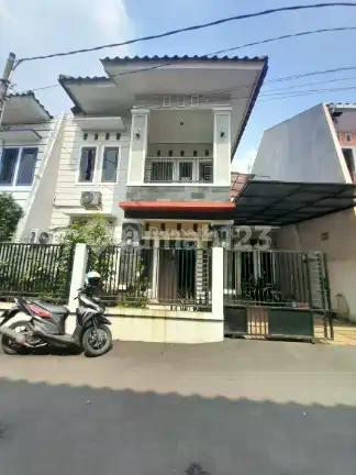 Rumah Secondary Dalam Cluster di Kalisari