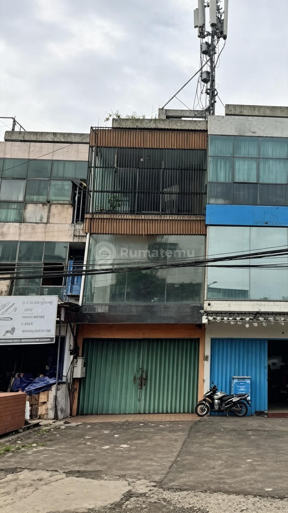 Ruko 3 lantai pinggir jalan raya serpong super strategis bisa KPR