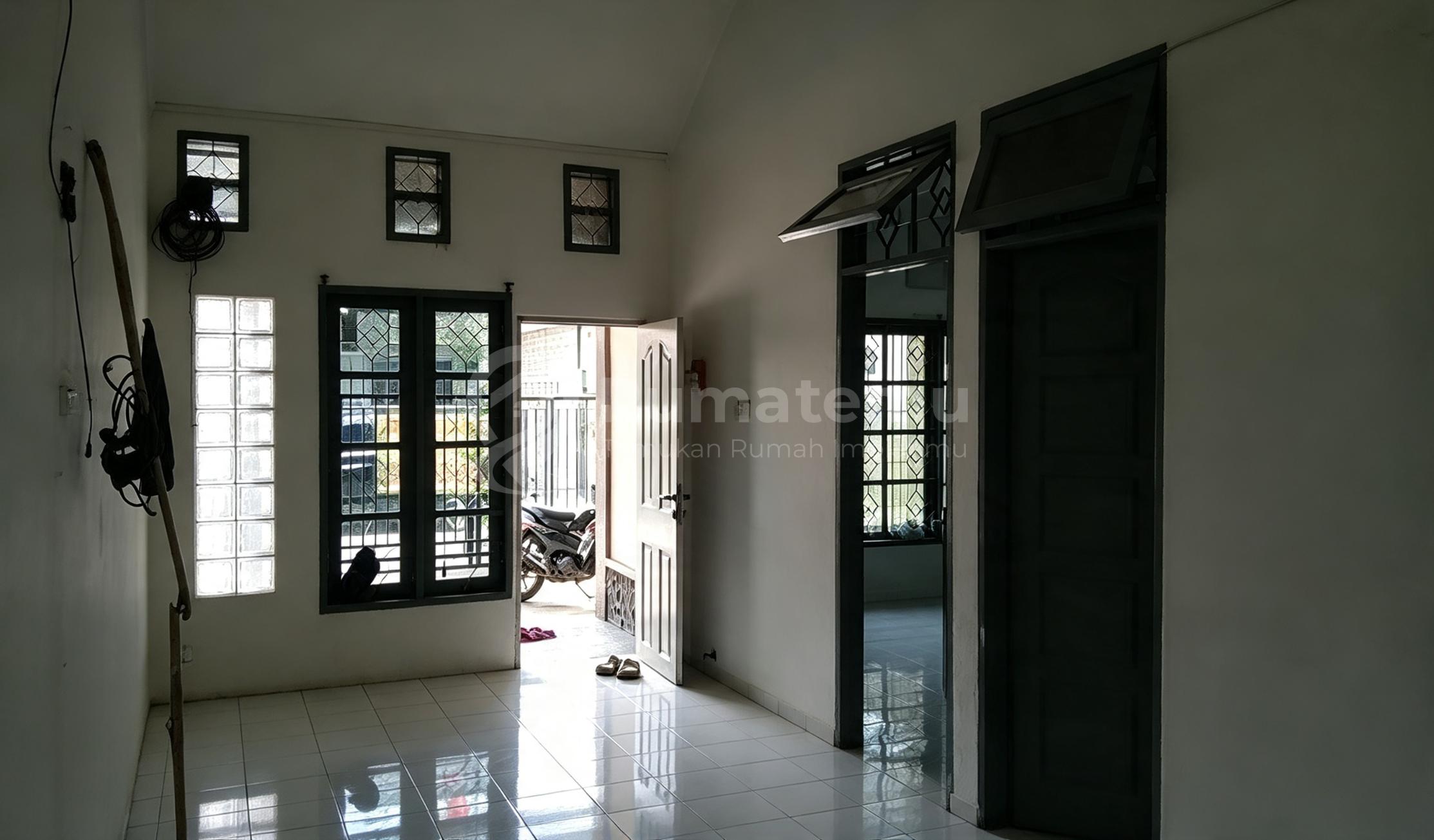 Citra 3, Pegadungan, Kalideres, Jakarta Barat..Dijual Rumah 1.5 Lantai, 3 KT, 2 KM, 1 Gudang, Hadap Timur, Listrik 3.500W, Air Pam.-N1o9262