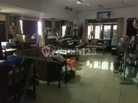 Rumah Tua 25X18, Super Strategis, 100 Meter ke Jalan Kemang Raya