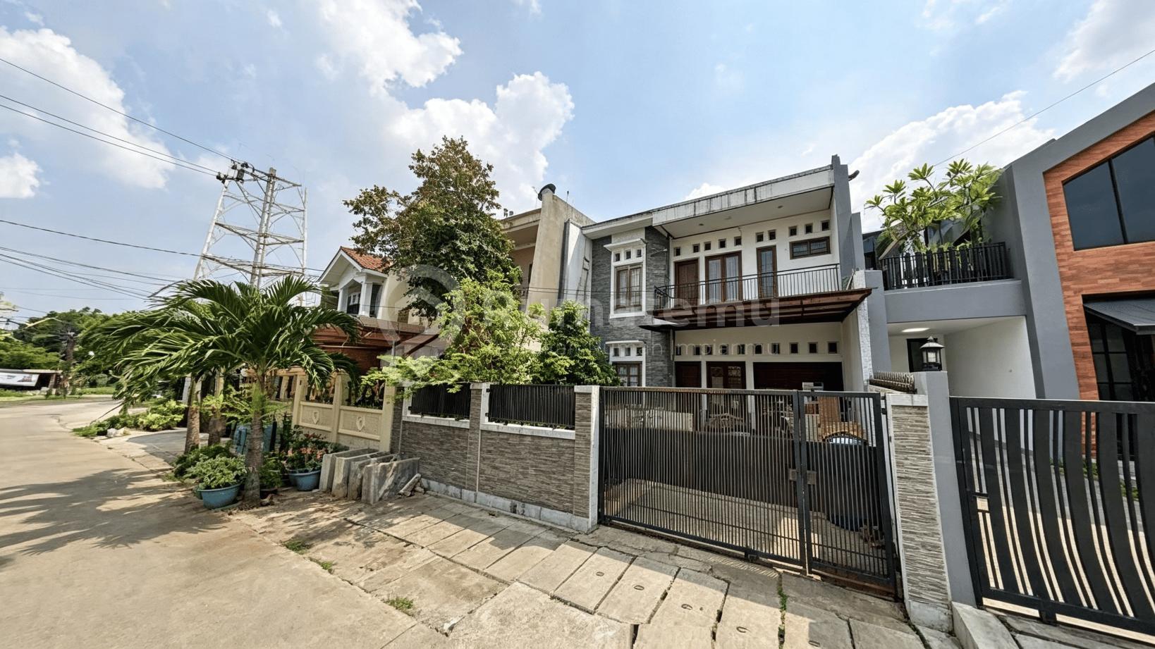Dijual Rumah 2 lantai dalam komplek tempat strategis di Kav Dki, Meruya Selatan, Kembangan