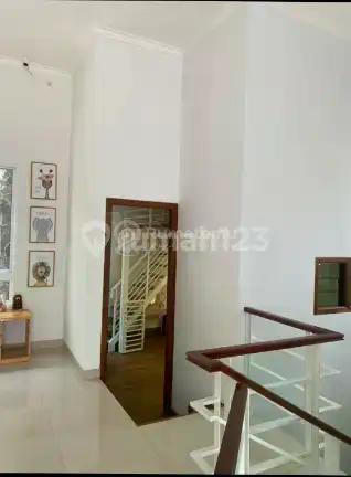 Rumah Full Furnished dengan Interior Design Mewah di Rawamangun