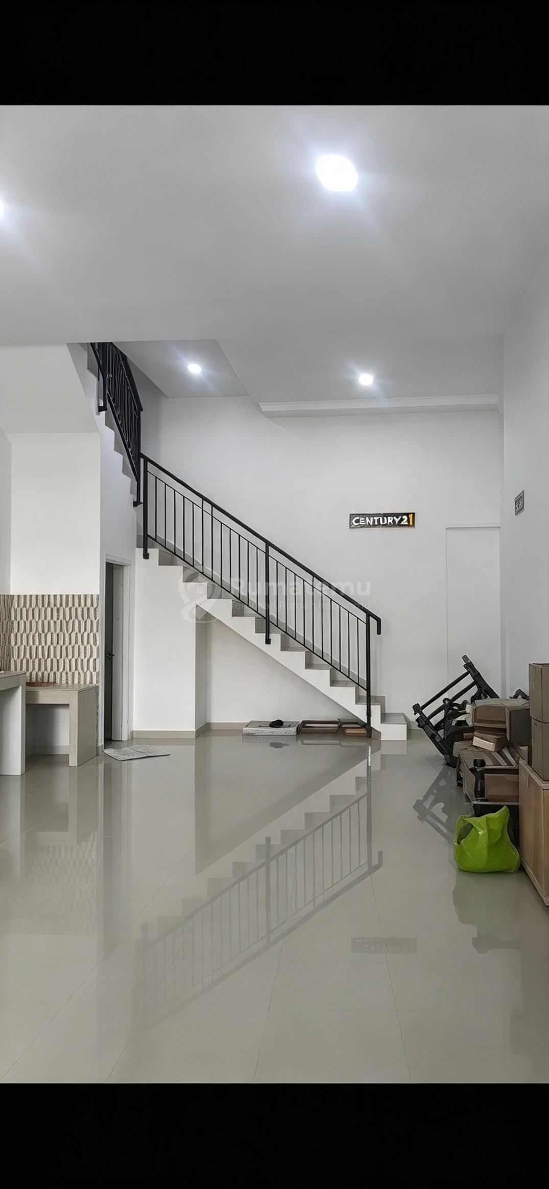 Dijual Cepat Gudang Cocok Untuk Usaha Logistik di Pinggir Jalan Raya Kamal Jorr Barat Cengkareng Jakarta Barat
