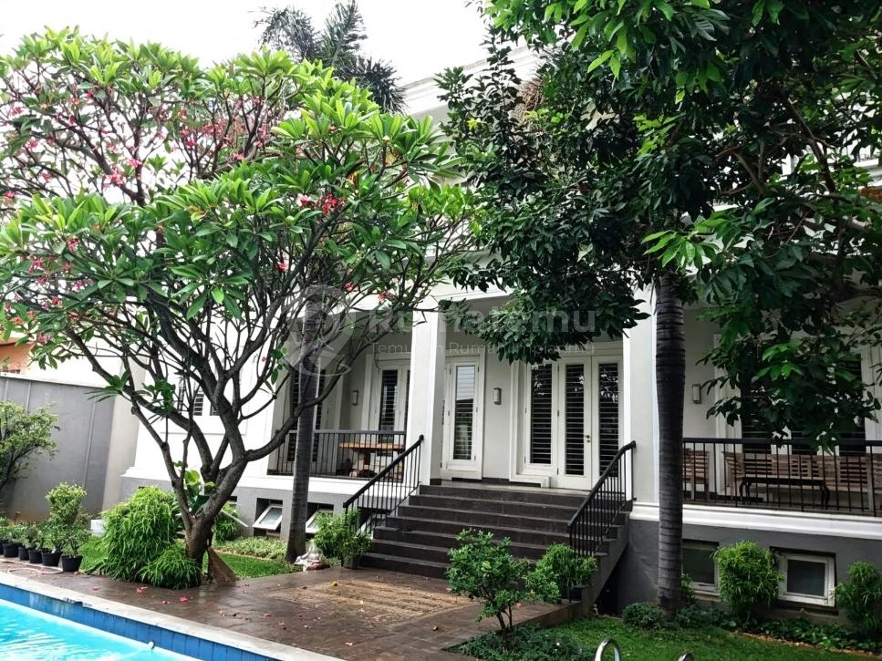 Rumah Mewah Dekat Akses Tol di Jakarta Selatan