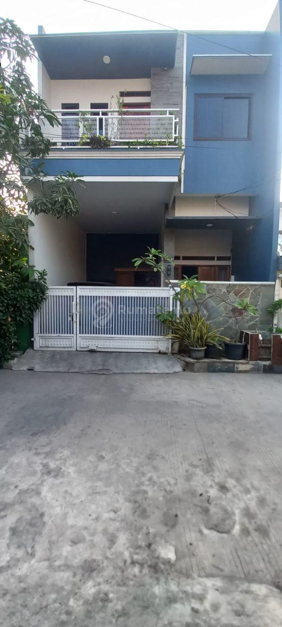 DIJUAL Rumah Bagus 2 Lantai yang sudah Full Renovasi di Pondok Ungu Permai blok depan, Bekasi
