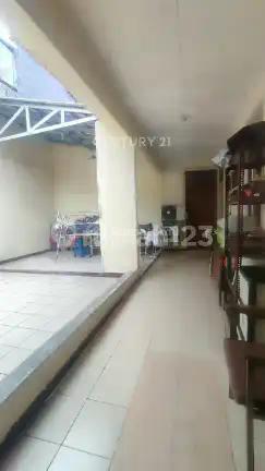 Jual Cepat! Rumah dan Kos Hanya 5 Menit ke Stasiun dan Gerbang To