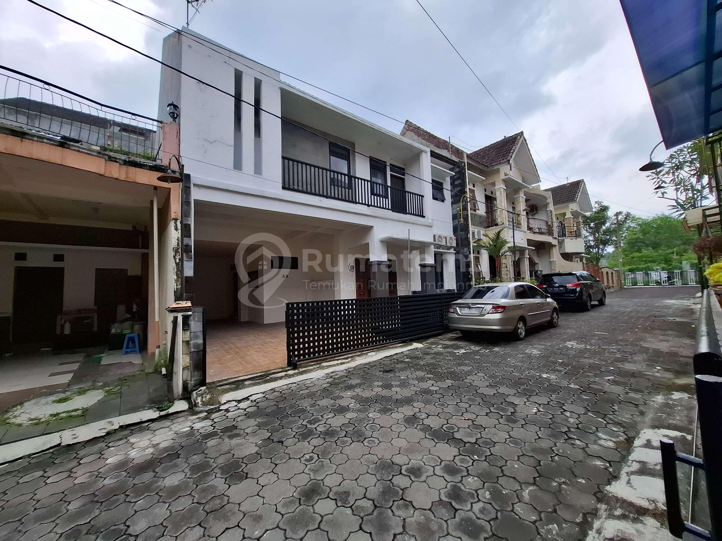 Rumah 2 lantai perumahan taman kuantan sendangadi mlati sleman yogyakarta