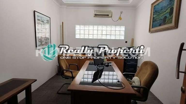 Dijual Gedung Kantor 2 Lt Lokasi Strategis di Jatinegara Kaum, Pulo Gadung, Jakarta Timur