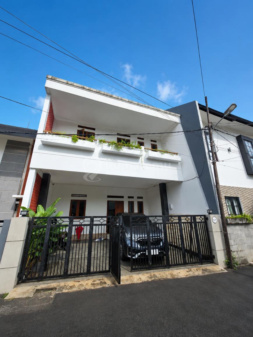 SEKALI MASUK, LANGSUNG SIAP TINGGAL! Rumah Furnished Petukangan Selatan