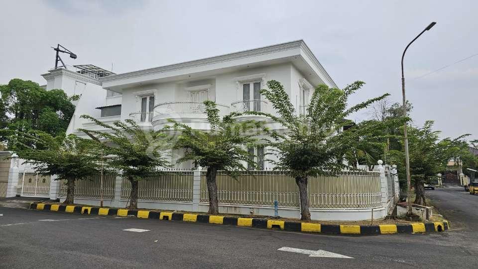 Dijual Rumah Mewah Intercon Kebun Jeruk 
