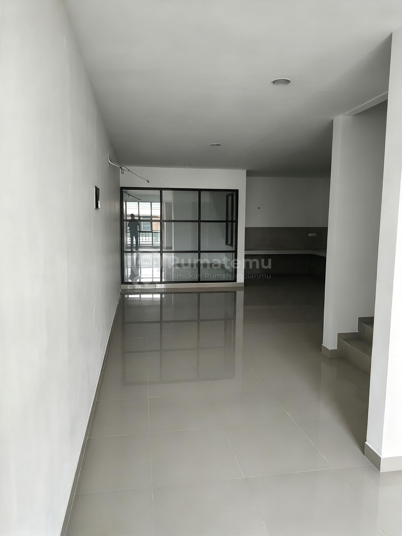 Dijual Rumah 4 Lantai Brand New Modern Minimalis di Janur Asri - Kelapa Gading