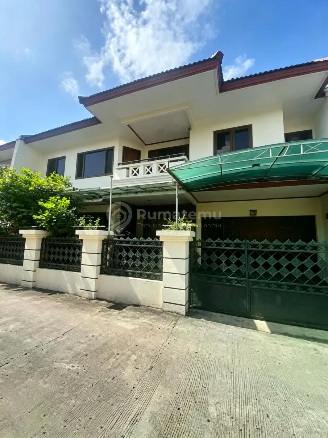 Rumah Secondary Dalam Komplek di Jati Cempaka
