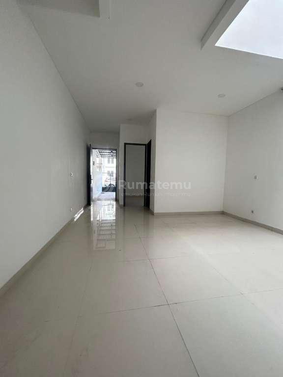 rumah dimetland puri, lokasi strategis dengan akses toll tangerang dan jakarta. samping rumah sakit mandaya dan sekolaha.