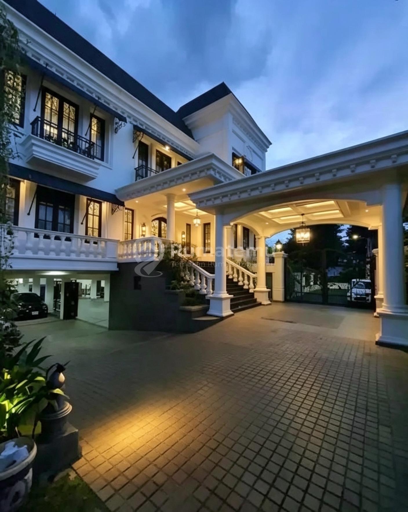 For Sale:  Rumah Mewah  American classic modern