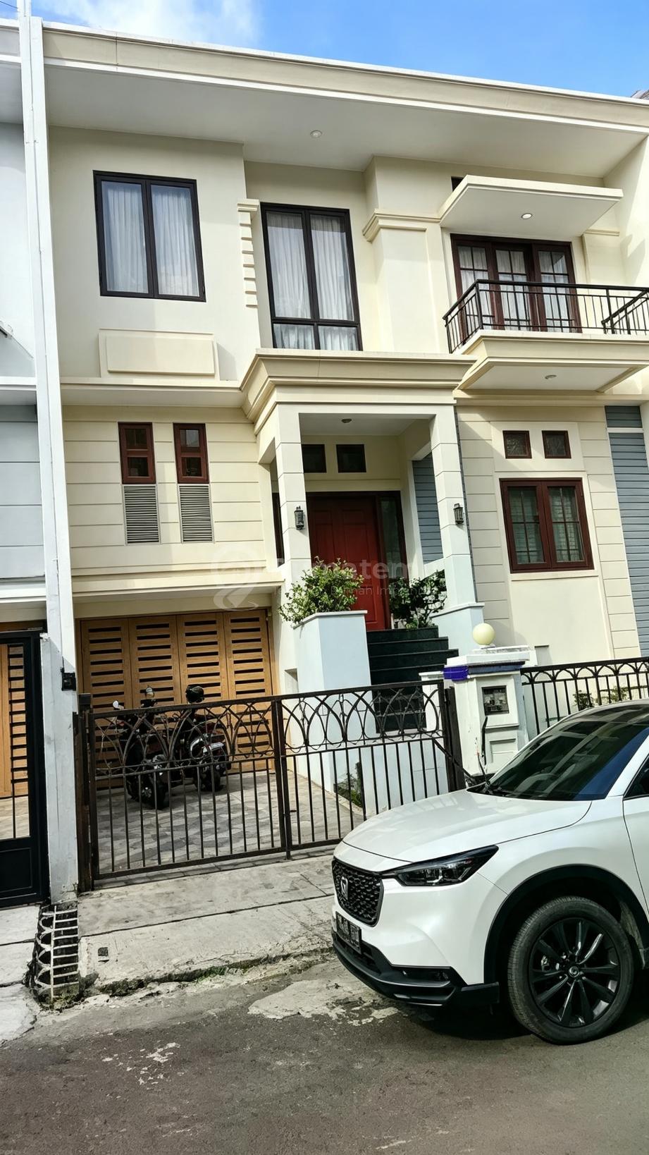 Rumah Mewah di Green Garden Residence Jakbar Full Furnished