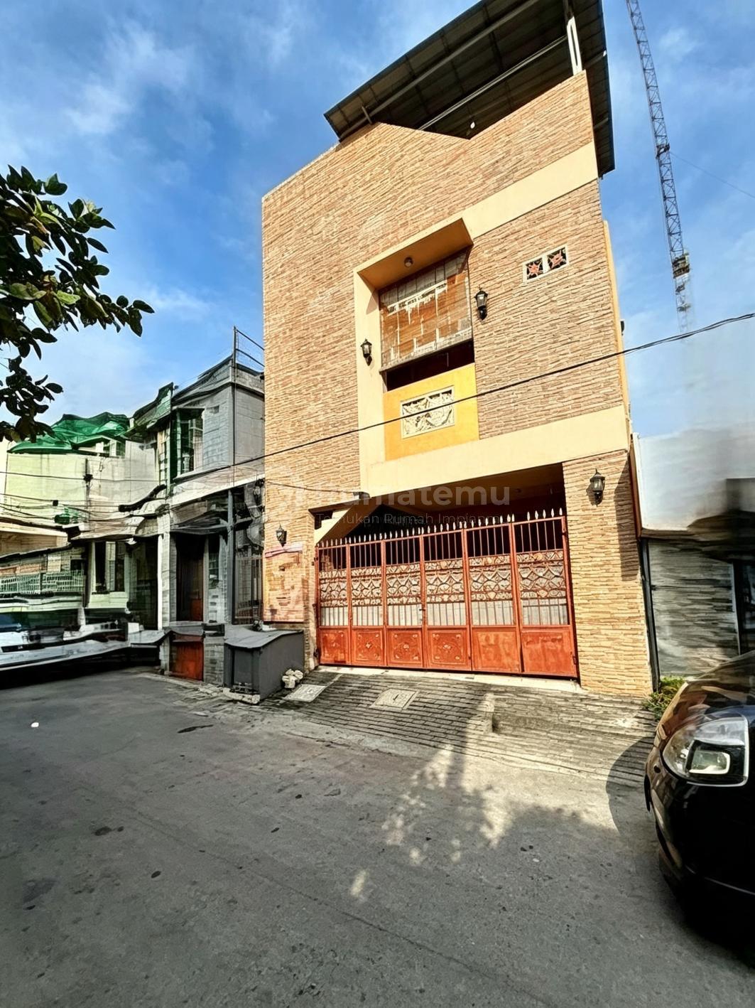 Dijual BU Rumah kost 11 kamar Hadap Barat Akses jalan 2 mobil di Tanjung Priok, Kebon Bawang