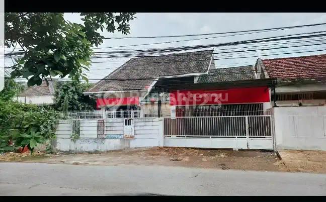 Rumah Lama Dalam Komplek Akses Jalan Lebar di Cinere