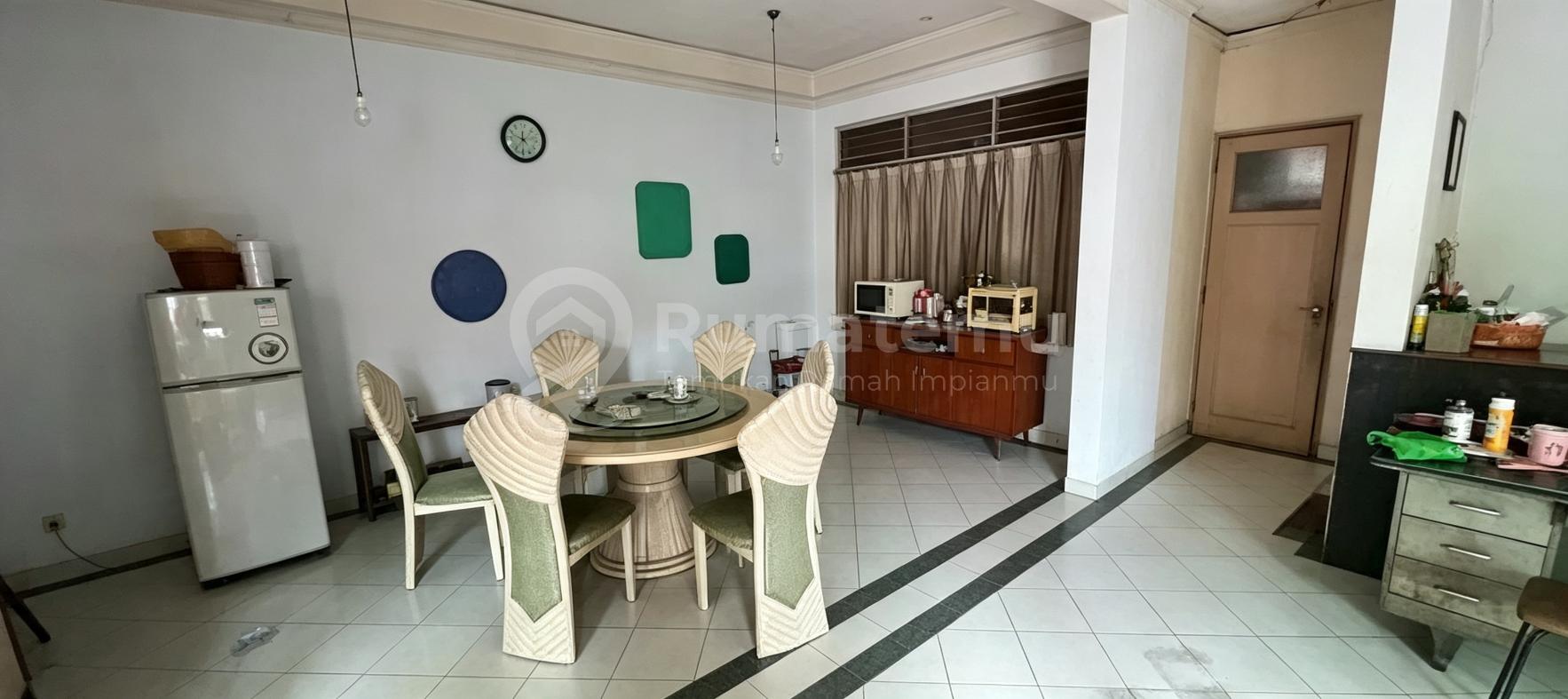Rumah Siap Bongkar di Matraman, 400 meter ke Jln Matraman Raya, Jalan Depan Rumah Lebar 3 mobil, Lokasi Super Aman Sebelah Markas TNI, Status Tanah Aman Hak Milik Pribadi Bukan Milik TNI