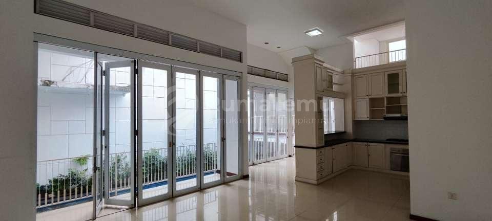 Sewa Rumah Mewah Dengan Pool di Pondok Indah