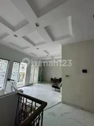 Dijual Rumah Lagi Turun Harga @Rumah Grisenda, Jakarta Utara