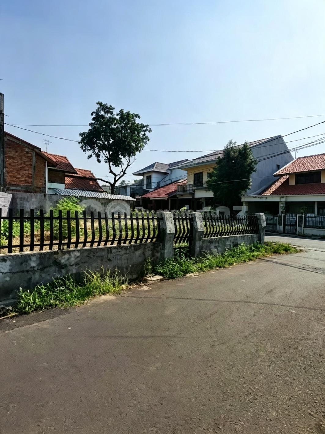 Kavling Hook Siap Bangun Dalam Komplek Strategis di Pondok Bambu