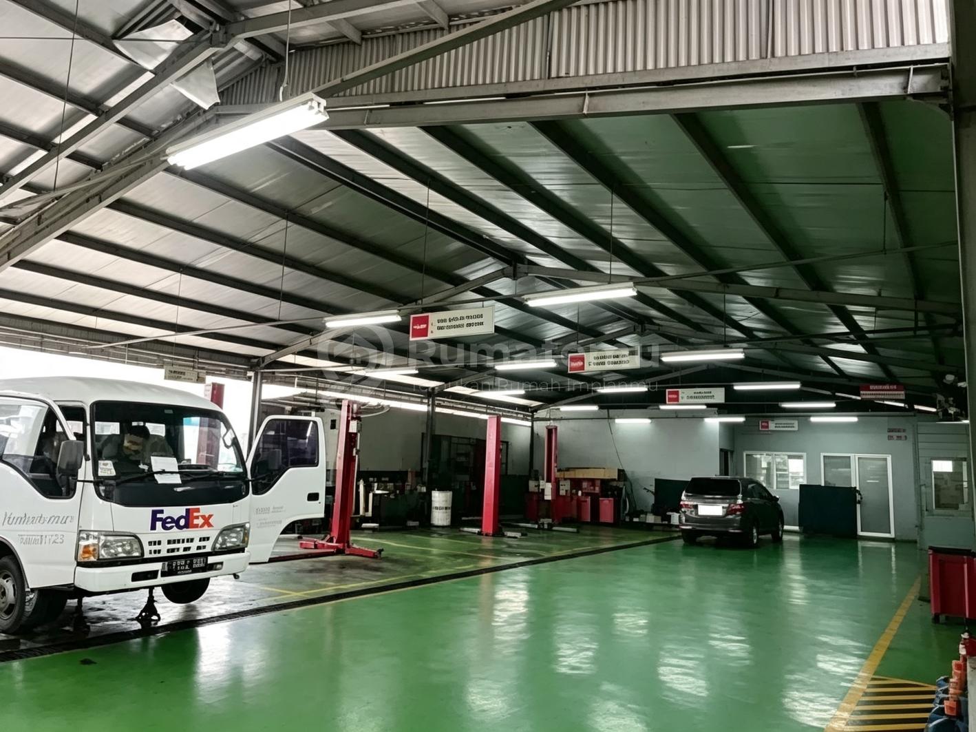Cocok Utk Komersial Dijual Gedung Showroom Mobil di Pasar Minggu