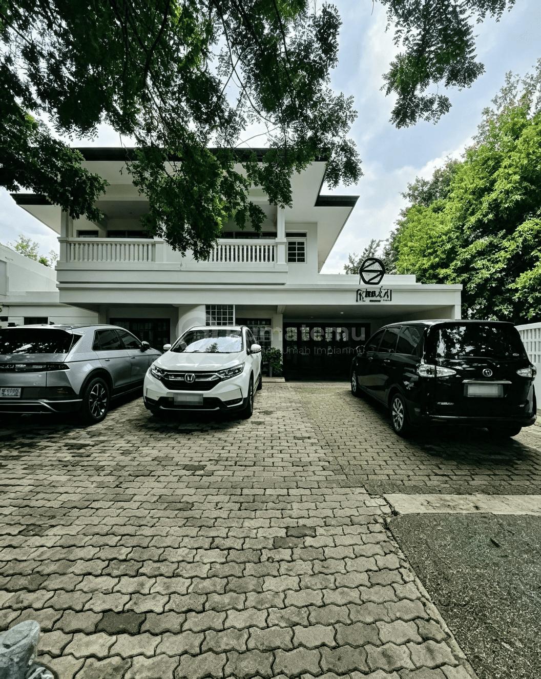 Rumah Model Cafe Full Atas Bawah di Area Premium Pondok Indah lokasi strategis